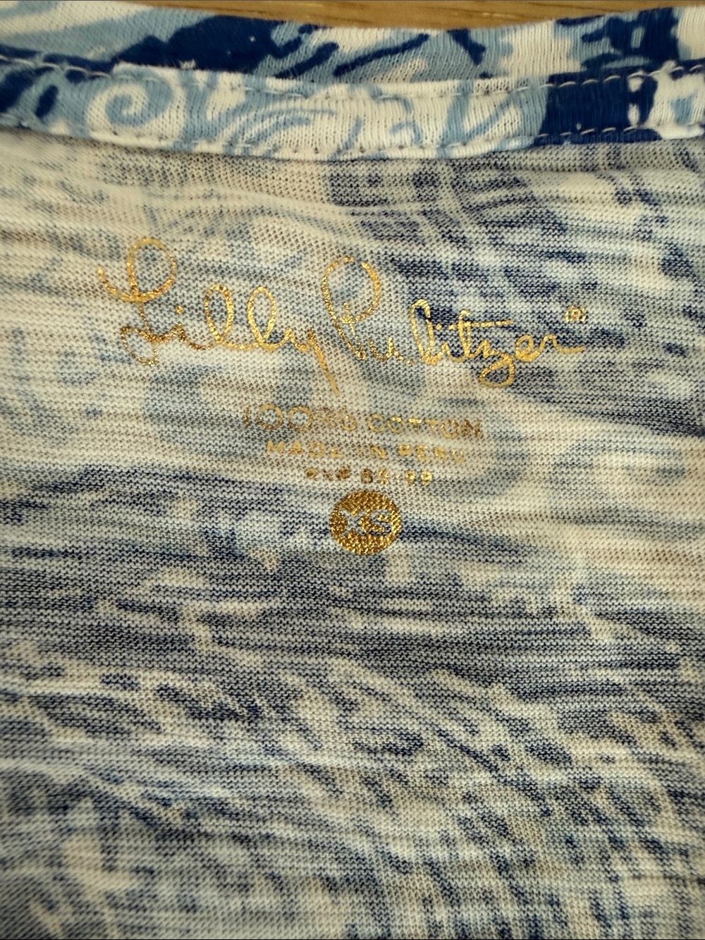 Lilly Pulitzer Short Sleeve V-Neck Blue & White Seashell Pattern Women’s Tee xs - Picture 2 of 12